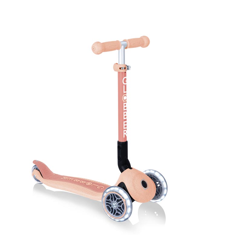 Сгъваема Еко Тротинетка С 3 Колела Globber Junior Foldable Lights Ecologic – Цвят Праскова - Тротинетки - Globber - BebeMama