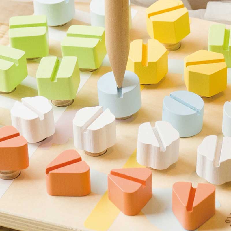 Забавна Дървена Дъска За Поставяне На Винтове С Аксесоари --- BebeMama