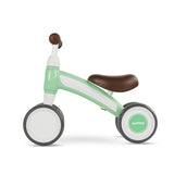Drăguț mergând cu bicicleta