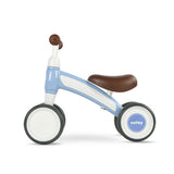 Drăguț mergând cu bicicleta