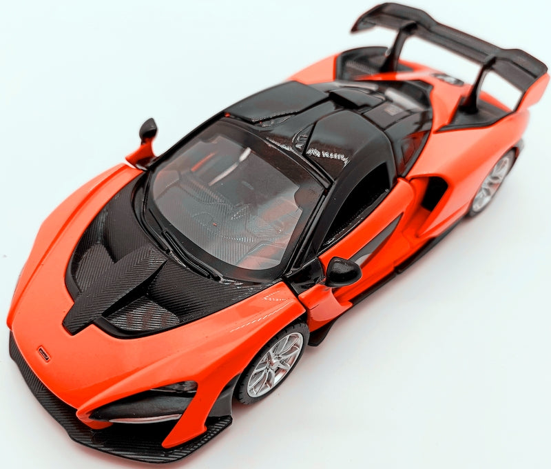 Mașină model metalică precisă 1:32 McLaren Senna Power Up cu deschidere trageți înapoi ușile capacului și portbagajului lumină și sunet la apăsarea capacului sau la deschiderea ușii