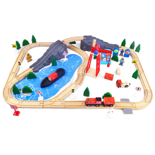 Trenuleț din lemn cu șine – Peste 80 de elemente