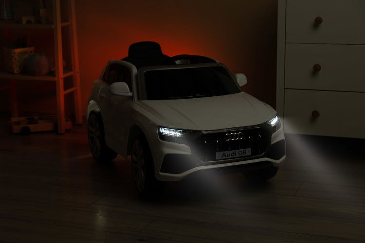 Акумулаторен Автомобил Audi Rs Q8 Бял Caretero Toyz --- BebeMama