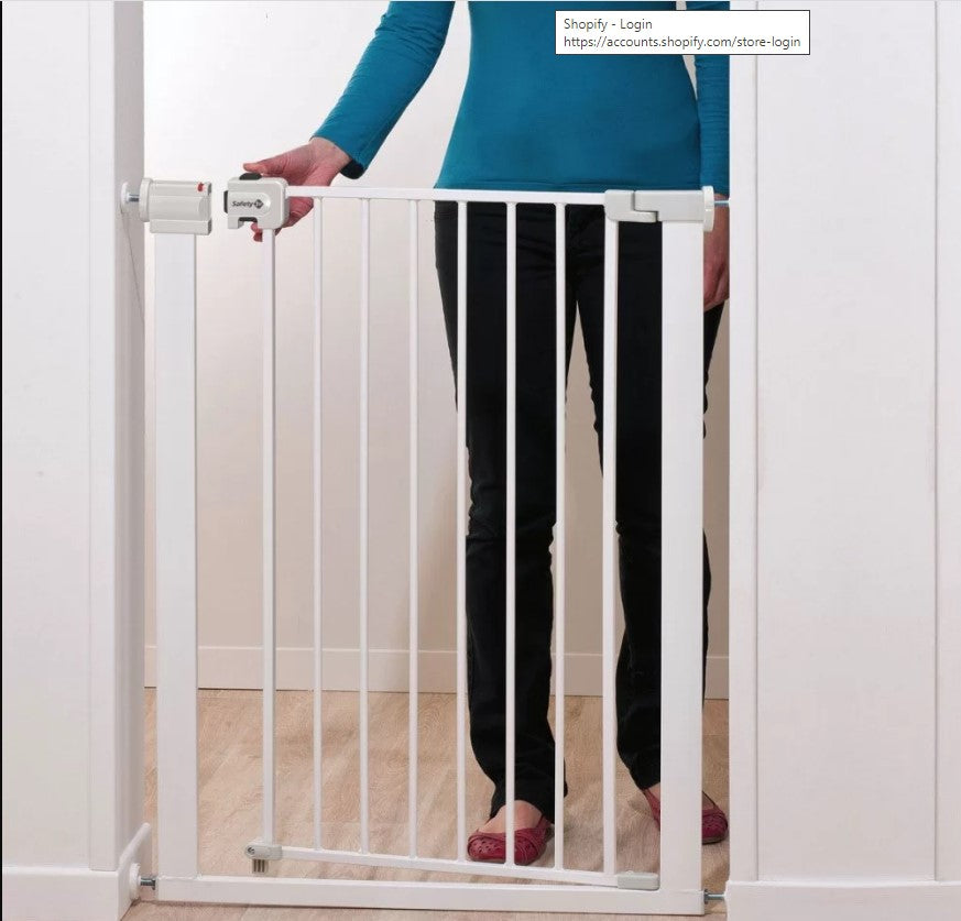 Универсална Метална Висока Преграда За Врата - Бял Цвят Easy Close Extra Tall Metal --- BebeMama