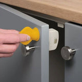 Safety 1St Магнитна Ключалка (2Бр.) За Шкаф С Пробиване + Ключ (1Бр.) --- BebeMama