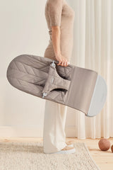Бебешки Шезлонг Bliss Sand Grey (petal Quilt, Woven) Babybjörn