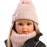 Llorens Carla gyönyörű babája téli ruhákban, 35 cm