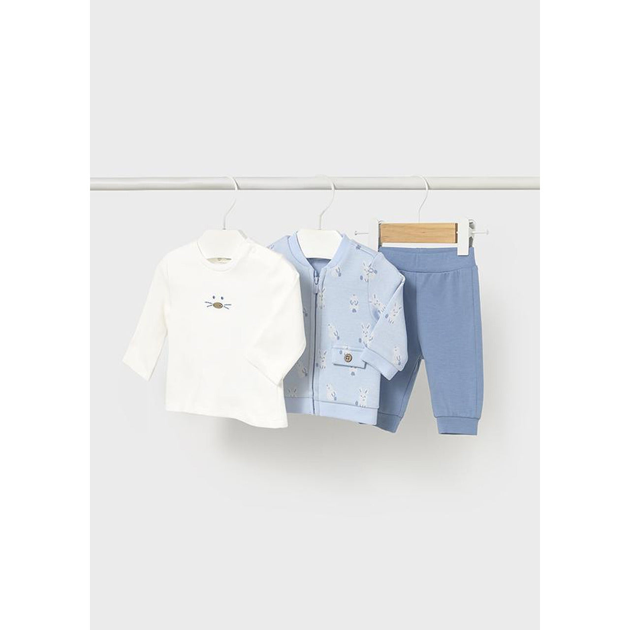 Спортен Комплект Анцуг С Тениска От 3 Части Светлосин 15 02622 025 Mayoral