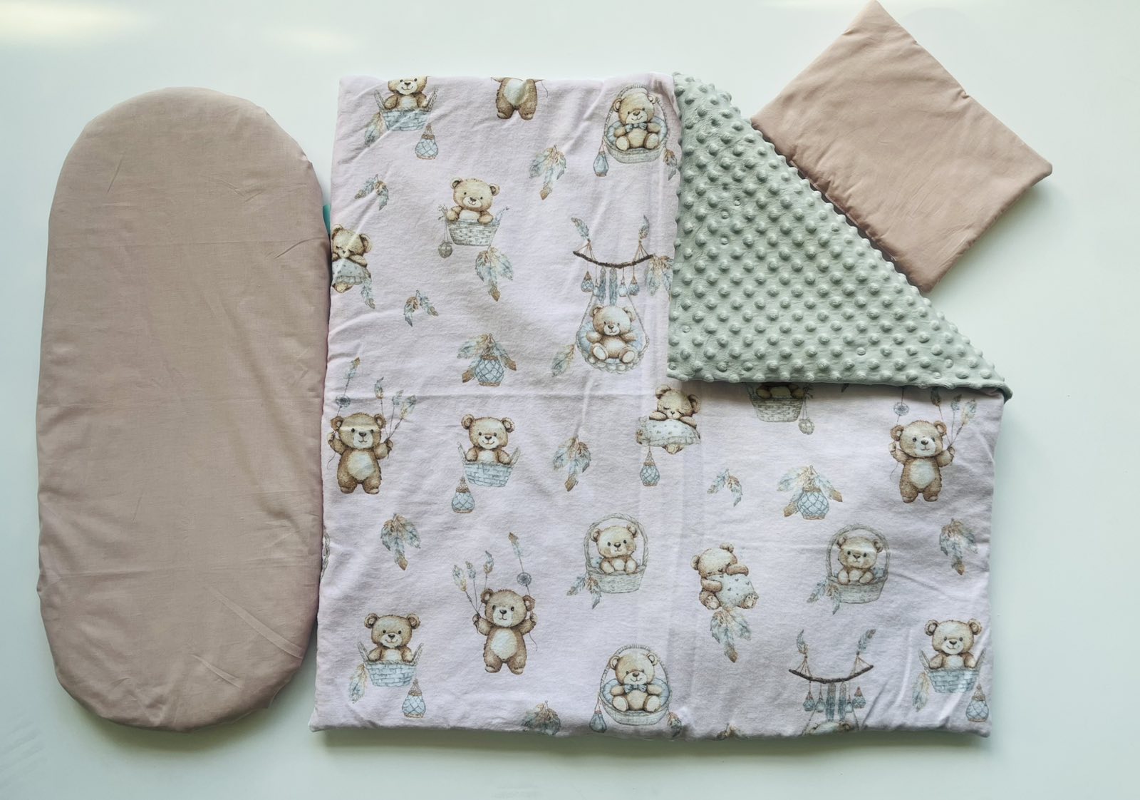 Комплект За Количка Baby Dreams Spring 3ч С Чаршаф С Ластик Мечо В Кошничка Розов+ Сив Бъбъл Galix