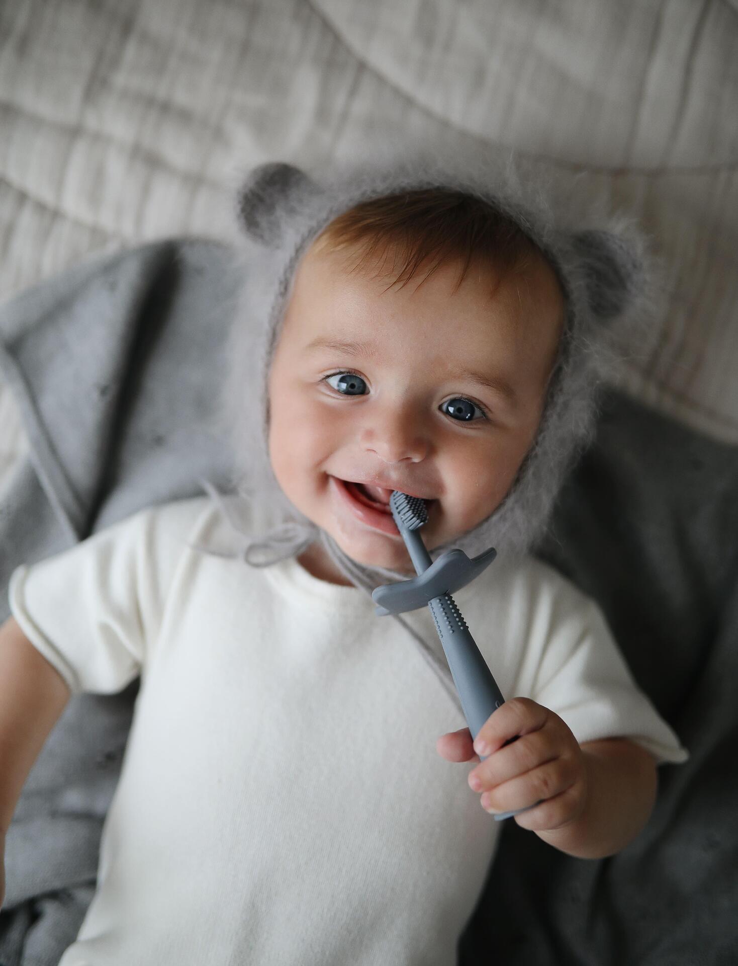 Детска Тренировъчна Четка За Зъби Flower Pale Daffodil Mushie