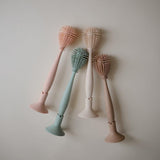 Силиконова Четка За Шишета Baby Bottle Brush Shifting Sand Mushie