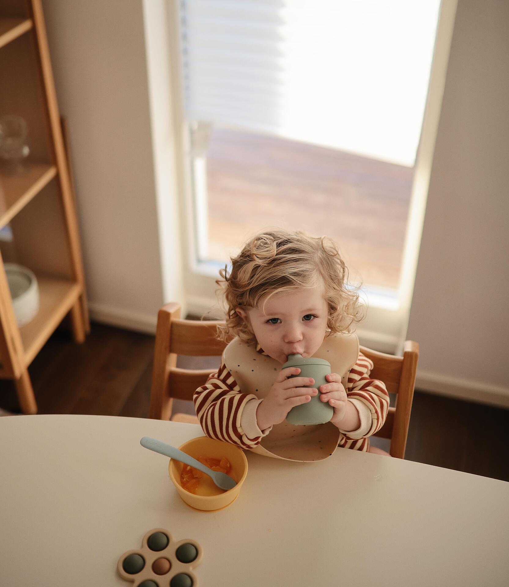 Силиконова Неразливаща Се Чаша 175 Мл. Pale Daffodil Mushie