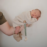 Текстилен Клипс За Залъгалка Linen 2 Бр. Olive Shifting Sand Mushie