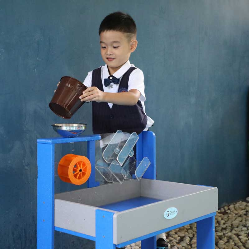 Сензорен Игрален Комплект С Вода И Пясък От Дърво Classic World