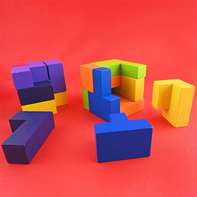 Cub puzzle 3D din lemn distractiv pentru copii